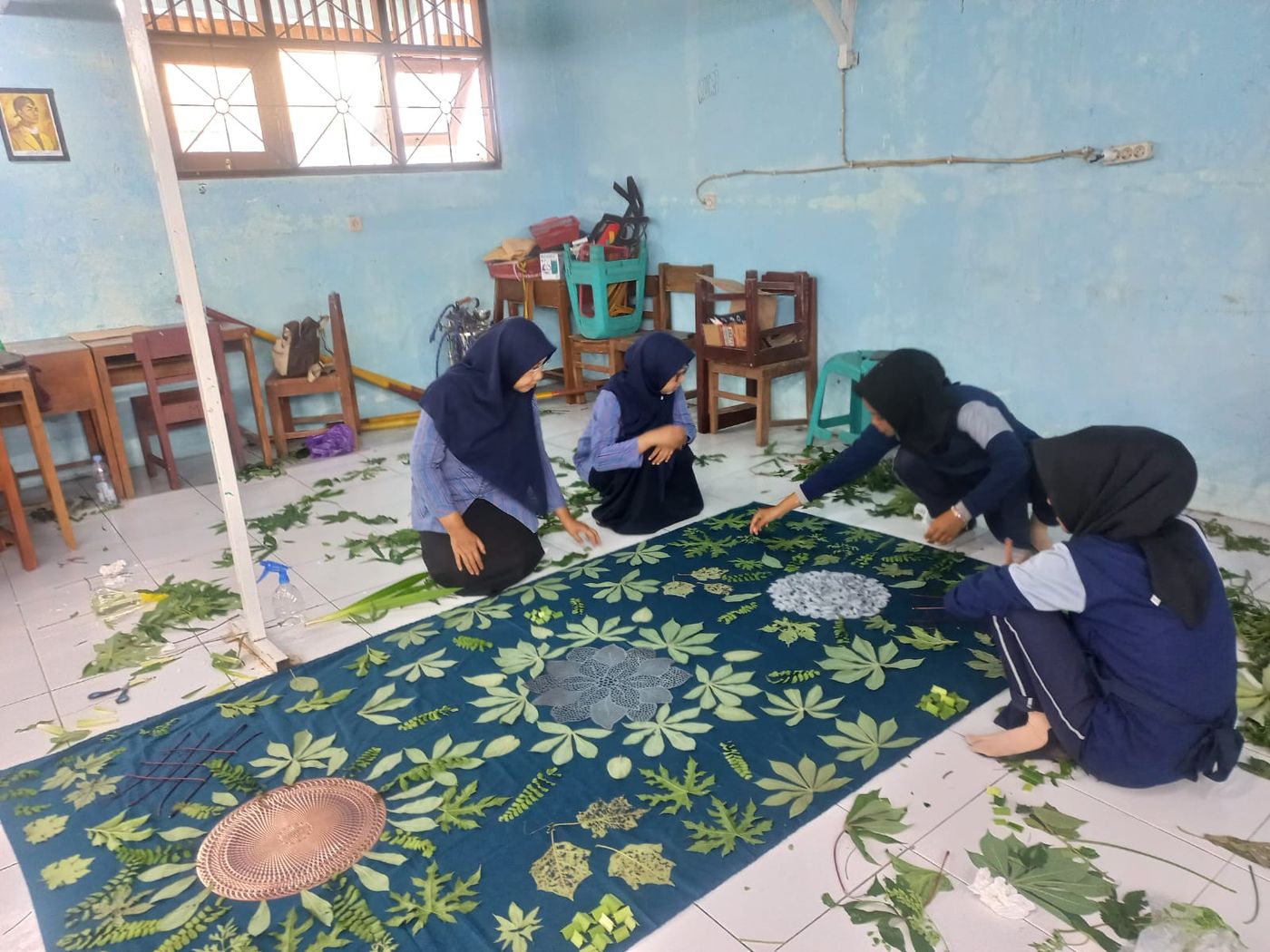 Proses ecoprint Busana